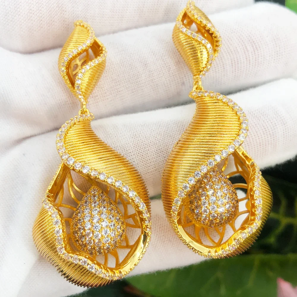 

Soramoore New Hot Charm Pendant Drop Earrings For Women Bridal Wedding Party Earrings Jewelry Luxury Geometric High Quality