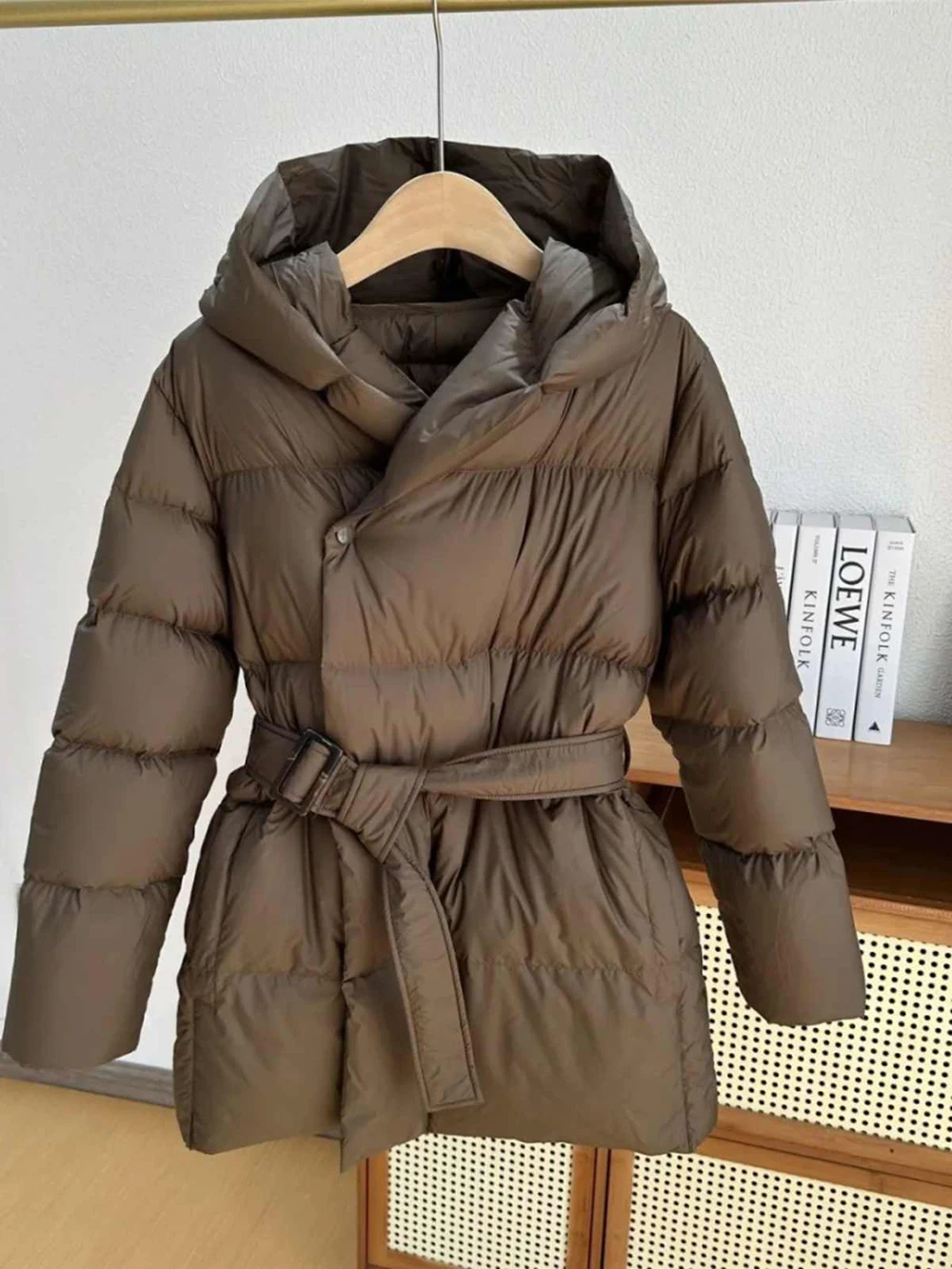 Autumn Winter Thick Warm Cotton Coats Women Fashion Slim Belt Hooded Down Cotton Coats Snow Wear Female Quilted Jacket Outerwear