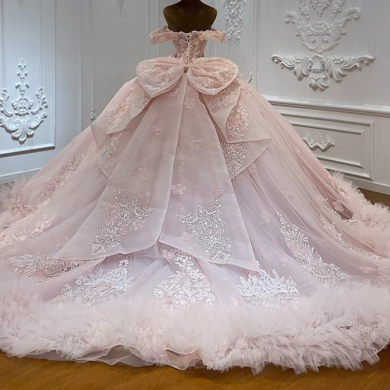 فساتين Quinceanera الوردية ثوب الكرة قبالة الكتف زين زهرة الديكور القوس المتدرج تول مشد حفلة عيد ميلاد الحلو 16 فستان