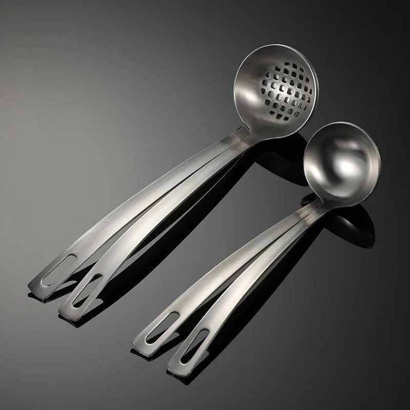 

Matte 304 Stainlees Steel Colander Food Strainer Spoon Oil Skimmer Serving Scoop Table Decor Hotel Supplies Kitchenware