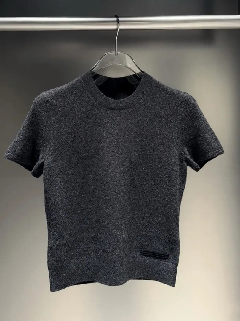 

Spring 2026 New Sle Women's Knitted ort Sve round Ne Pullover Wool Sweater Label on Front Casual Fit Faionable