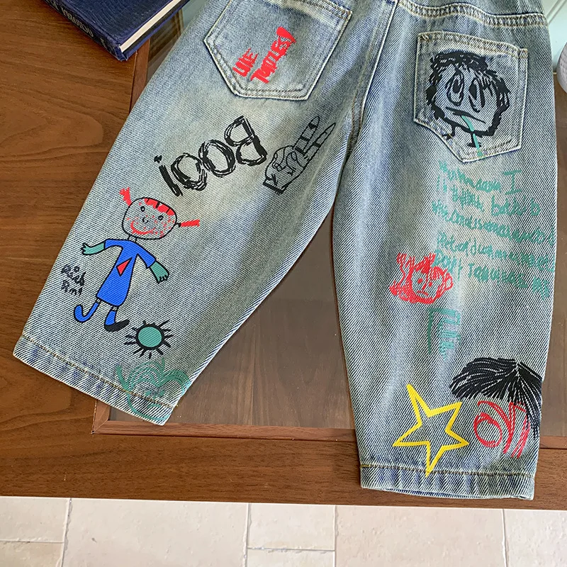 الأولاد الجينز نماذج الربيع والخريف 2025 جديد أجنبي أنيق بناطيل أطفال طفل صافي الأحمر المقلية الشارع سراويل جينز