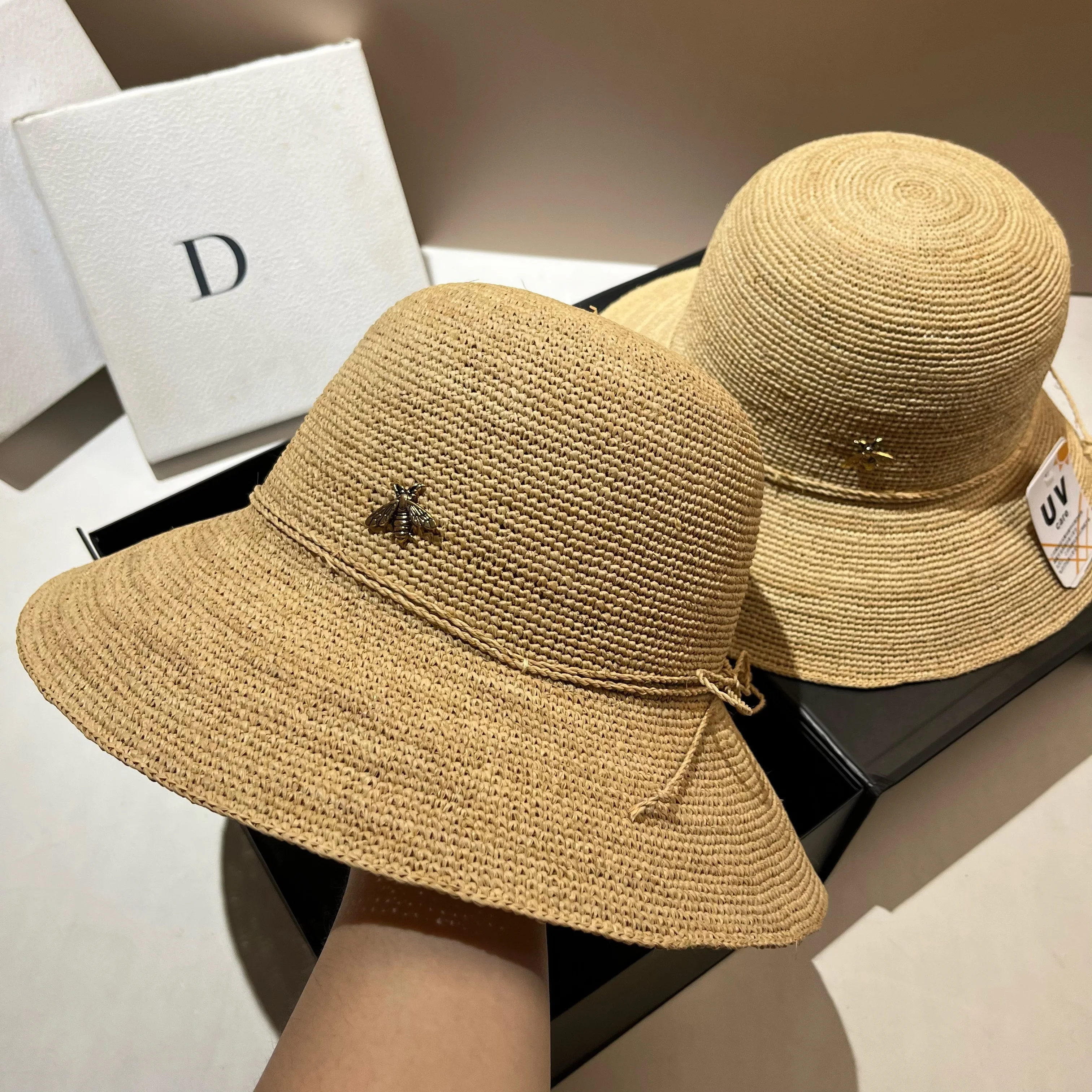 Ladies Summer New Little Bee Lafite Grass Sun Hat Outdoor Sunshade and Sunscreen Beach Hat Holiday Travel Folding Straw Hat