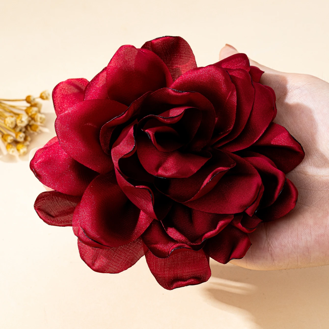 Black Friday: a Women's Brooch with Exaggerated Fabric Flowers in Red and Blue, an Elegant Bohemian Style Brooch Suitable for Everyday Wear and Holiday Wear, Christmas