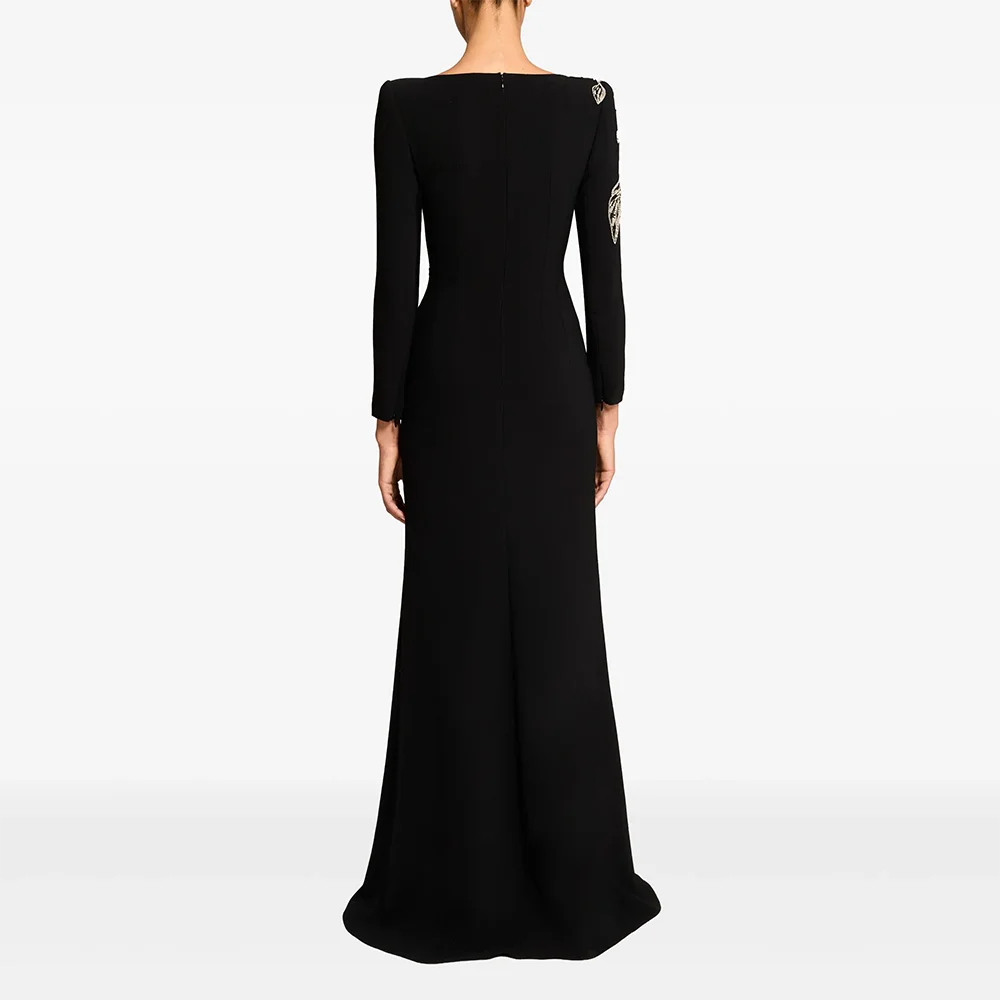 ชุดราตรีสีดำแบบคอเรือสั่งตัดพิเศษ ดีไซน์หรูหราสำหรับงานพิธีการ งานพรอม ประดับคริสตัล ปี 2025 ยาวกรอมพื้น