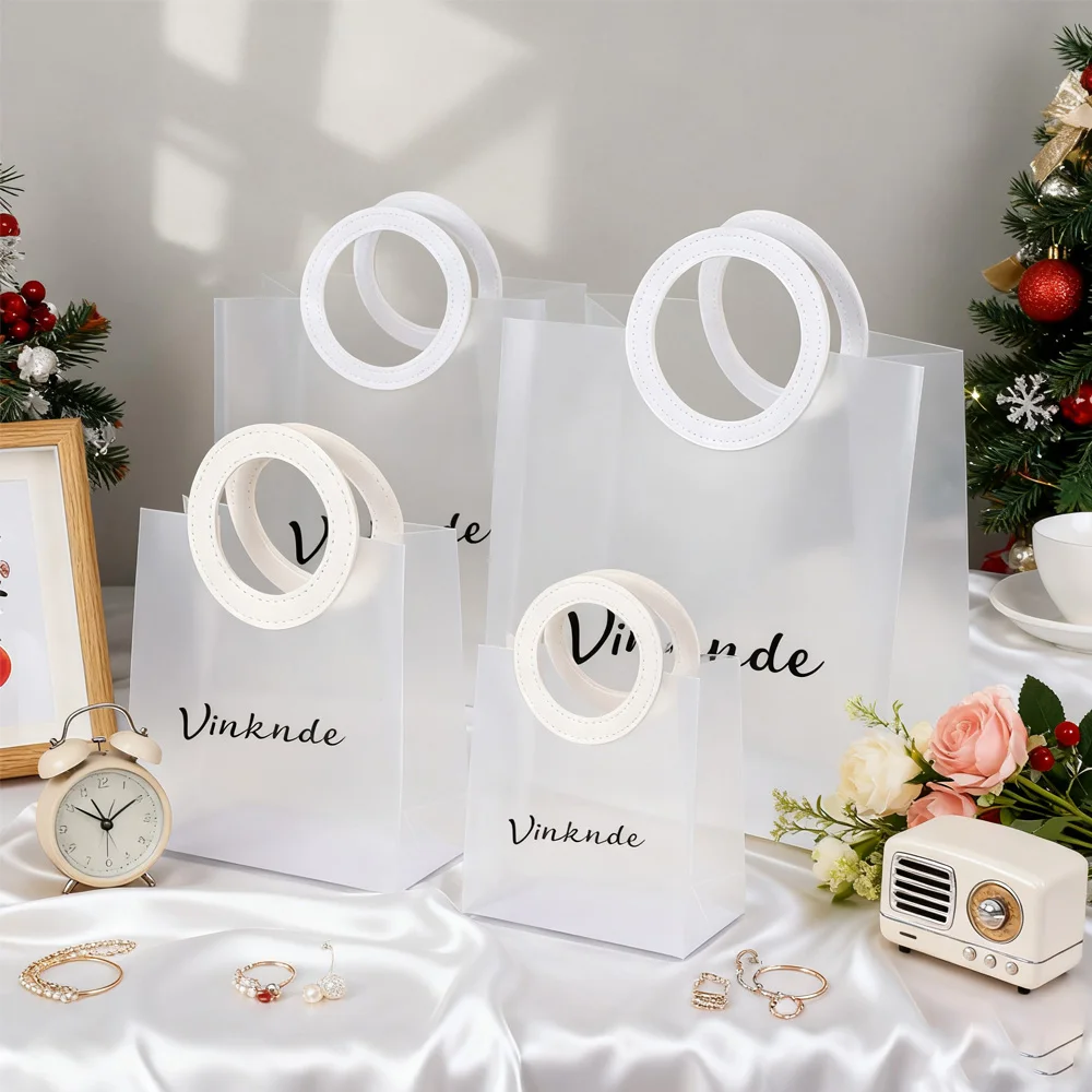 

30 упаковок пластиковых прозрачных полипропиленовых ПВХ с логотипом, прозрачные свадебные рождественские подарочные пакеты с ручками для ювелирных изделий