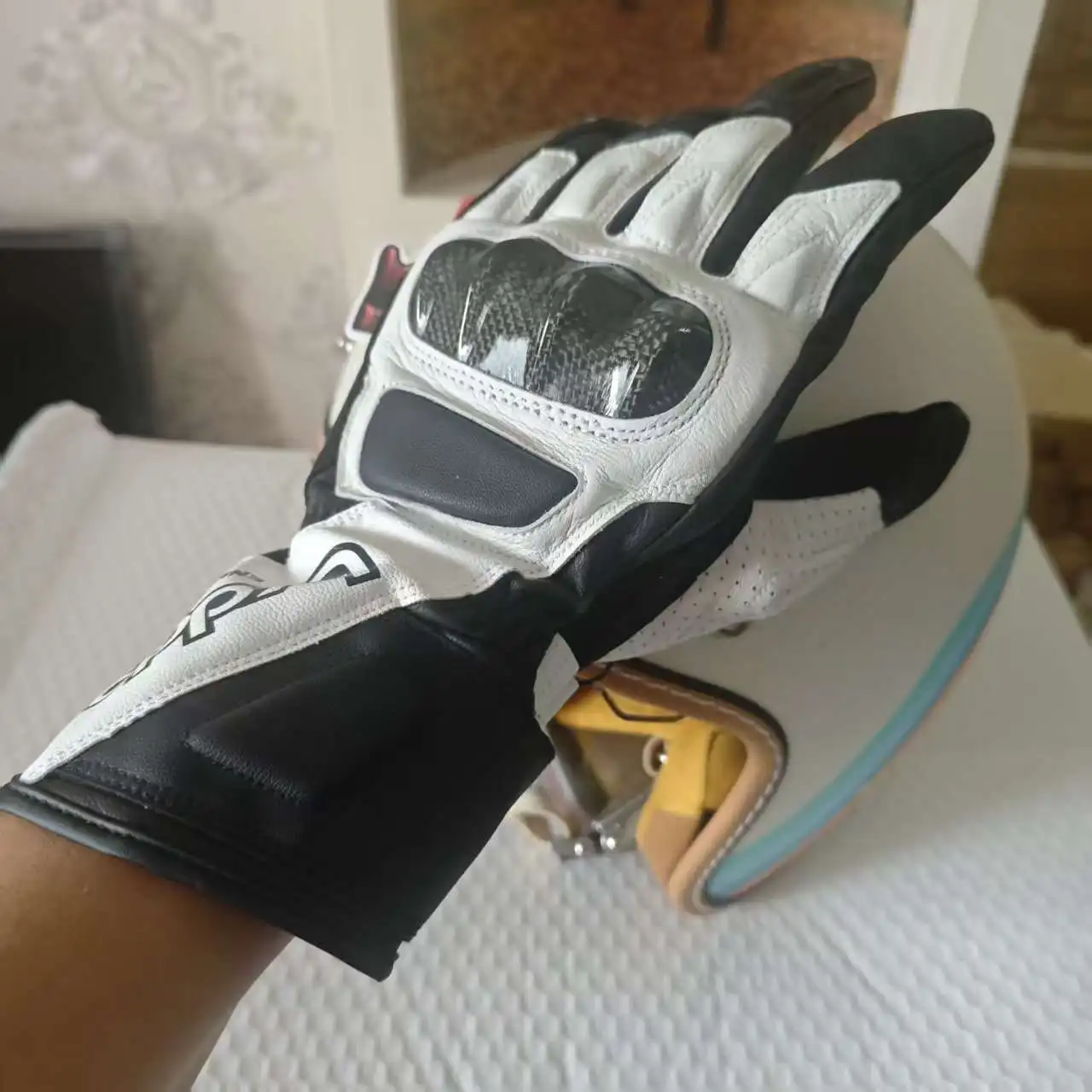 

Carbon Fiber Motorcycle Riding Gloves Long Leather Breathable Touch Screen for Men's Road Racing in Summer & Autumn Riders Luvas