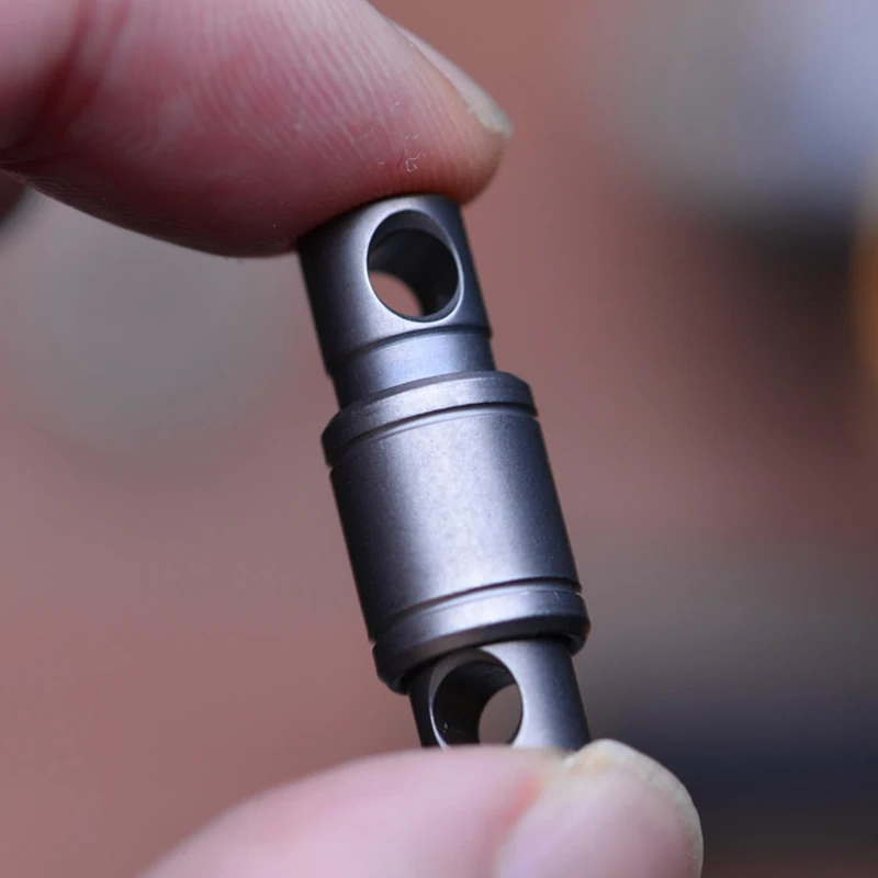 Titanium Alloy Car Keychain Ultra-Light Rotary Quick Release Key Ring Durable EDC Key Holder for Men Lanyard Connector