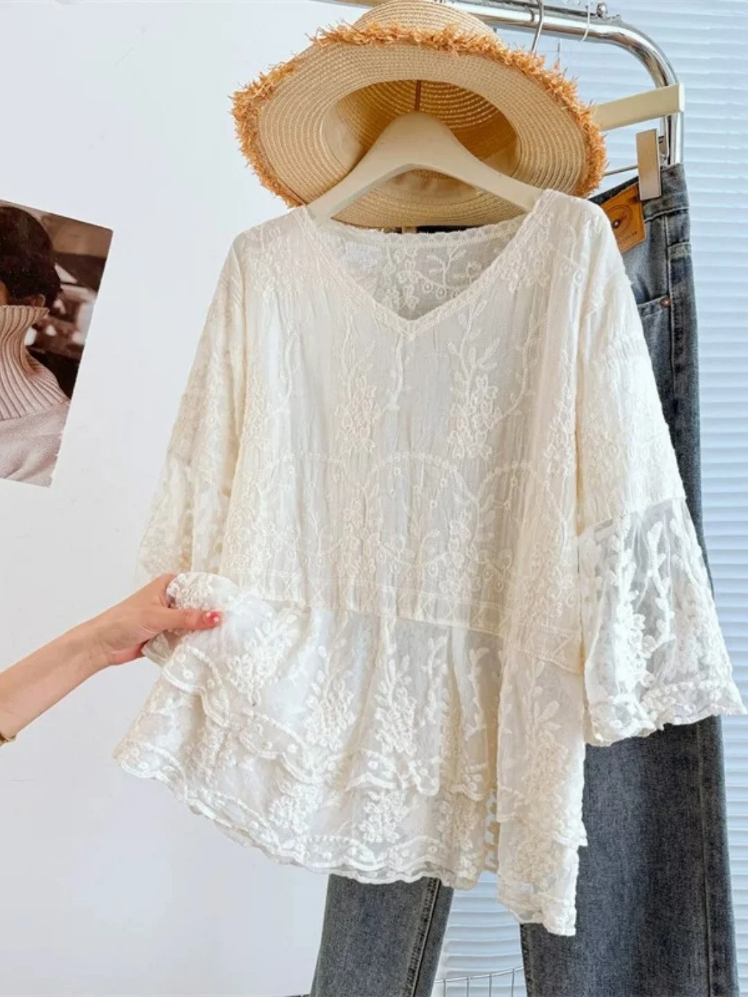 

Summer V-neck Hook Lace Shirt Loose Fit Slimming Large Size Age-defying Seven-quarter Sleeve Women's Casual Style Top