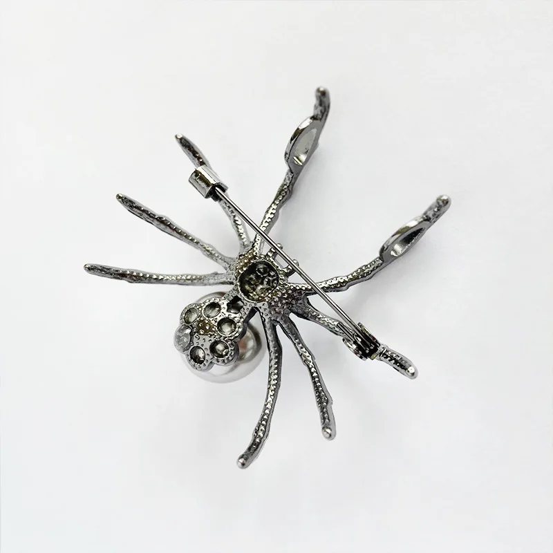 Fashion Personality Black Spider Pearl Brooches Punk Halloween Metal Pin Backpack Clothes Lapel Badge Retro Jewelry Wholesale