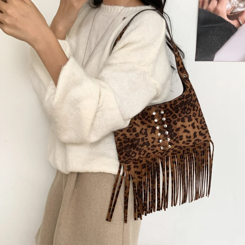

Уникальная замшевая сумка с кисточками в стиле ретро, креативная замшевая сумка с кисточками на одно плечо, высококачественная замшевая сумка на одно плечо