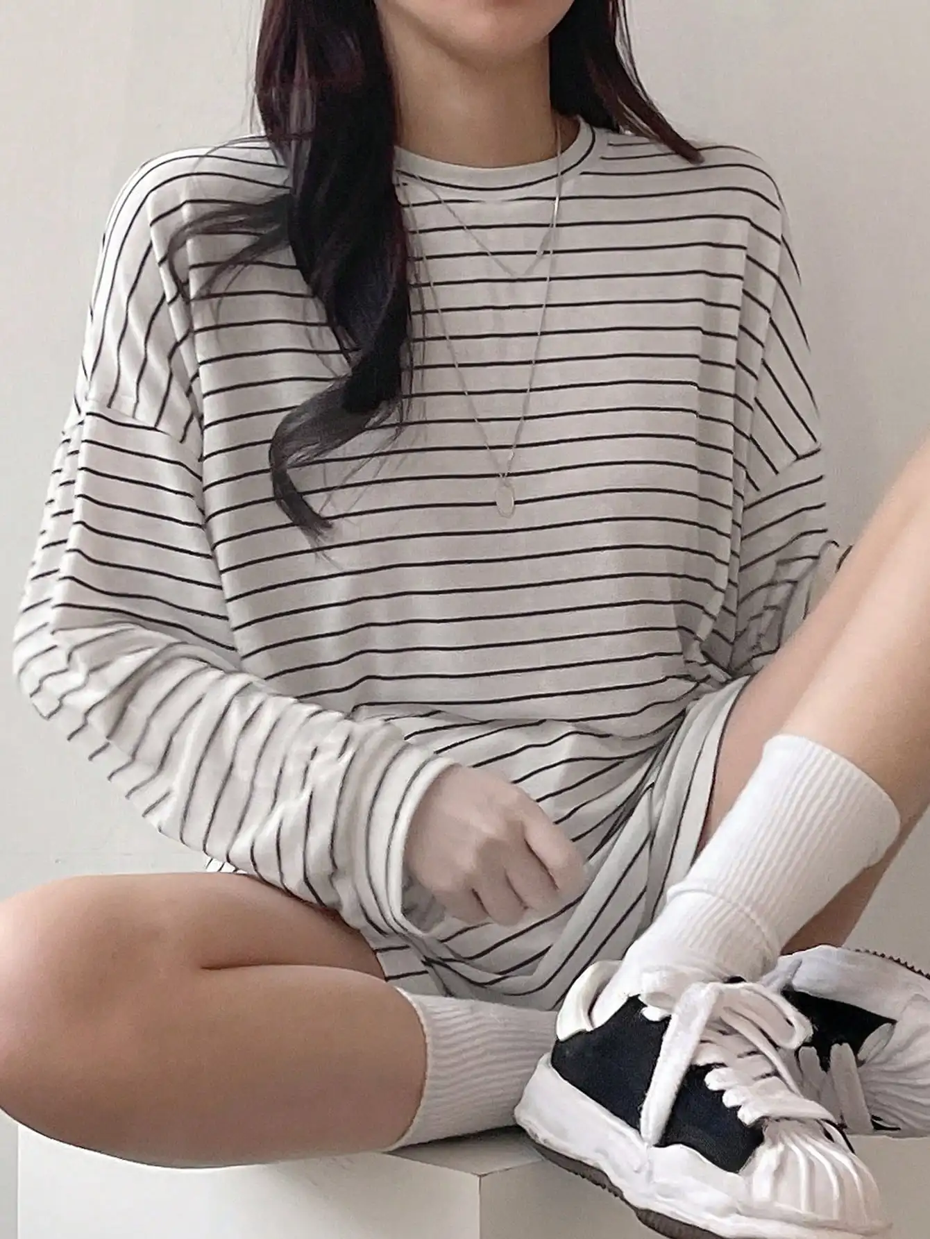 Thin round neck long sleeved T-shirt for women, loose and slimming, versatile striped base shirt, T-shirt top for women