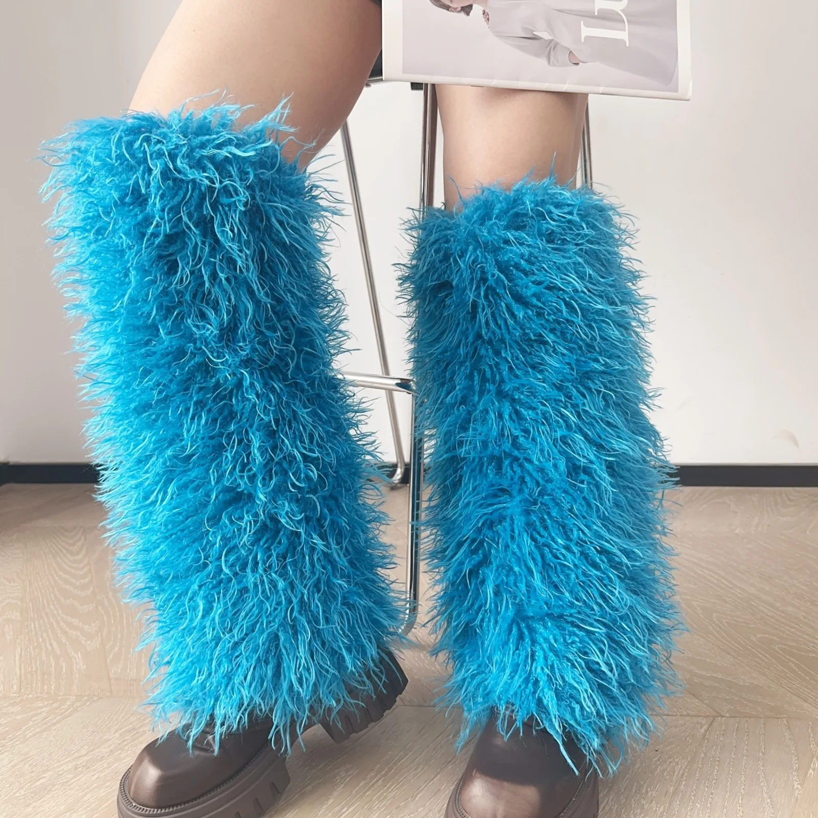 2026Горячие ботильоны с бахромой в стиле панк для девочек, зимние ботинки из искусственного меха ягненка, теплые нескользящие женские зимние ботильоны на плюшевой подкладке