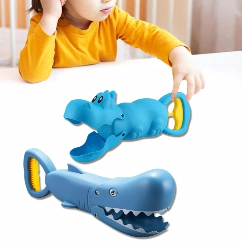 Kids Fine Motor Skill Training Clamp Robot Arm Sand Digging Tool Garden Play Toy