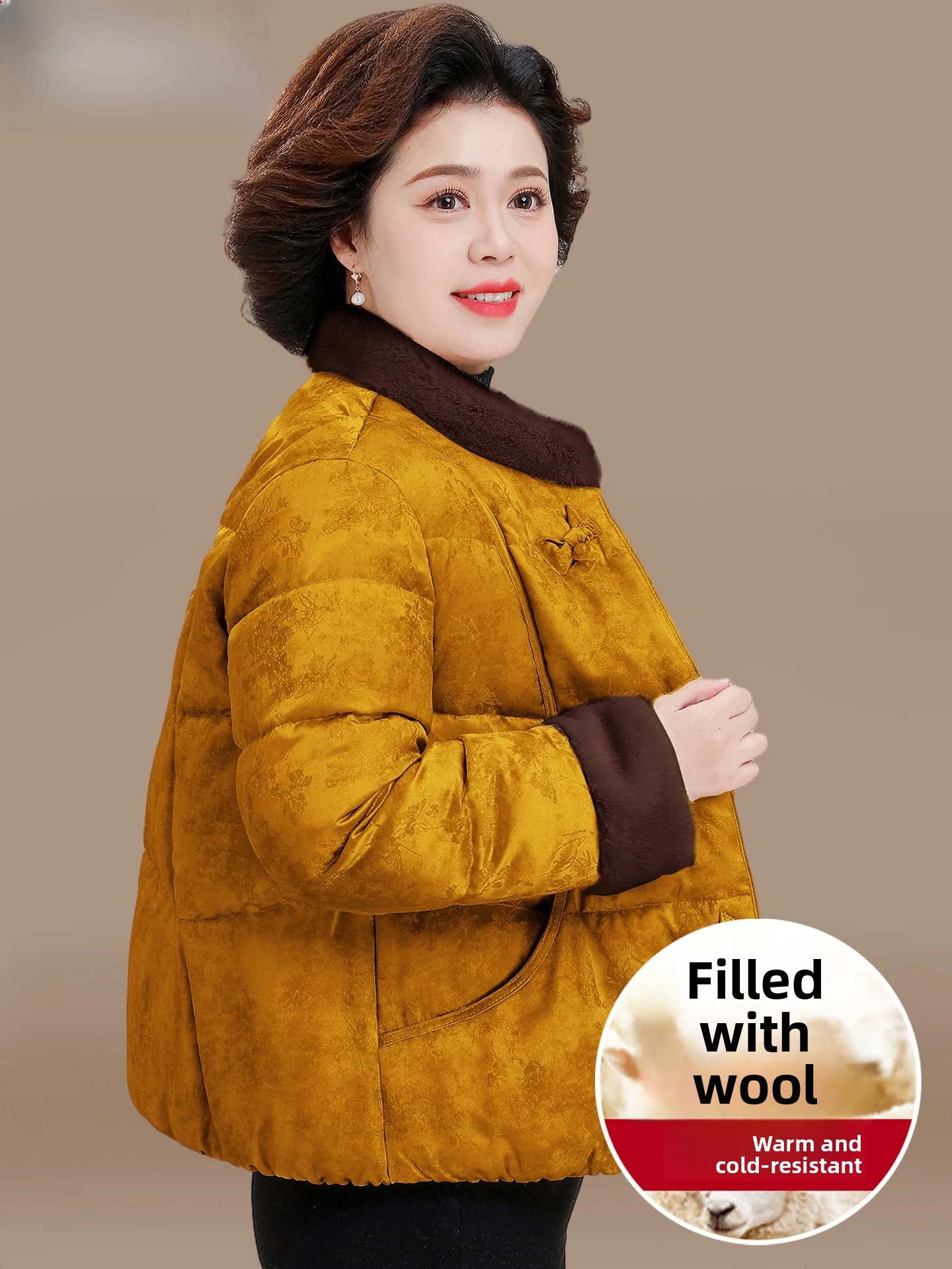 

Новая китайская женская хлопковая куртка-пальто для женщин среднего возраста, осенне-зимняя, теплая, с наполнителем из полиэфирного волокна и пуха.