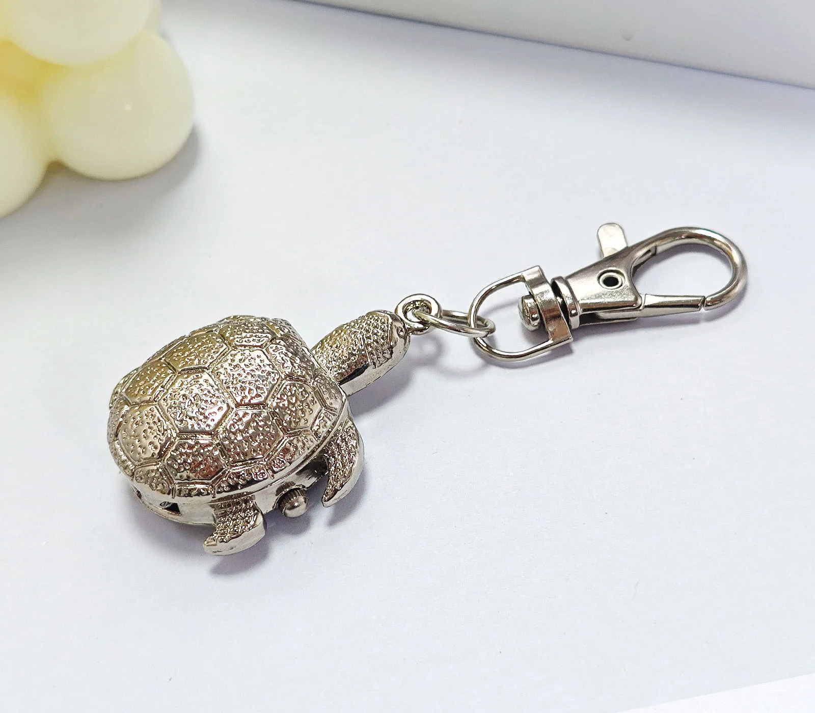 Surprise mysterious box with a 100% winning rate, randomly containing a pocket watch displayed in the image