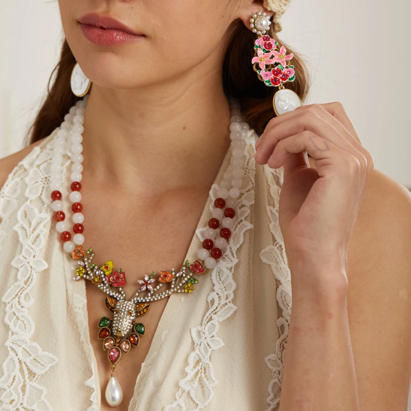 خمر حجر الراين كريستال إِلْكَة عيد الميلاد قلادة قلادة مطرز سلسلة مبالغ فيها بيان زهرة مجوهرات فاخرة مصمم 2025