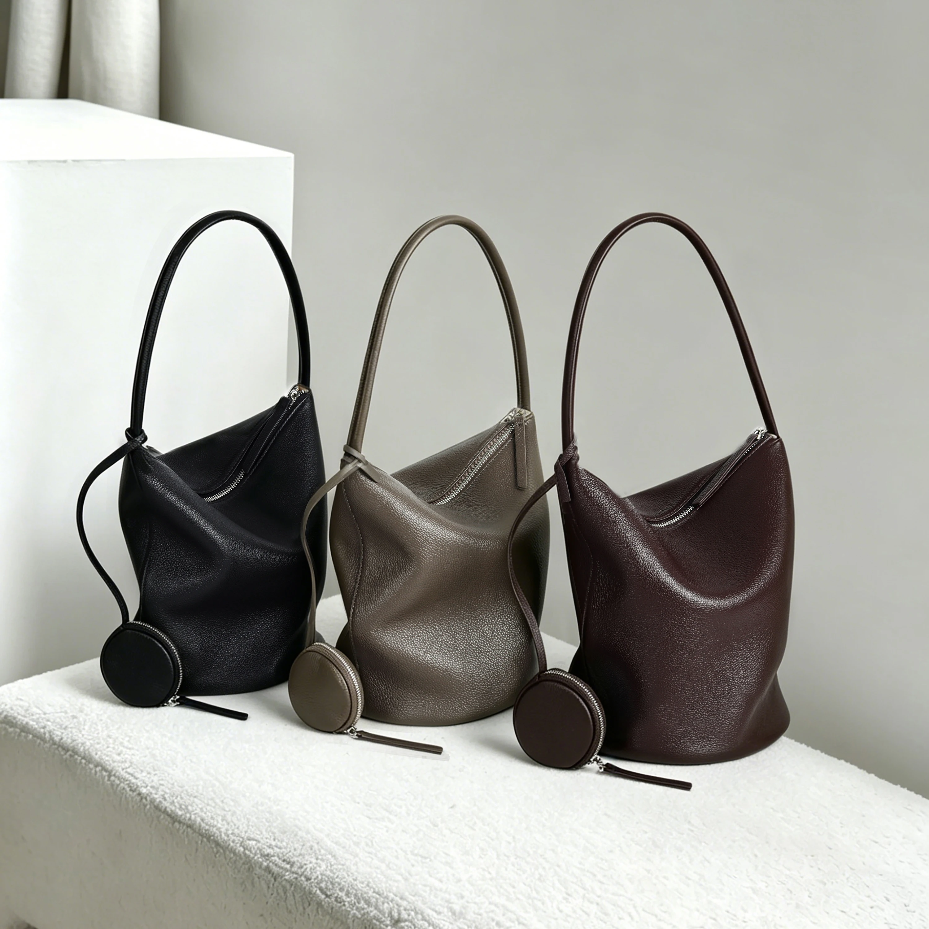 

2026 New Niche Genuine Leather Bucket Bag, Women's High-end Black Handbag & Cowhide Shoulder Bag