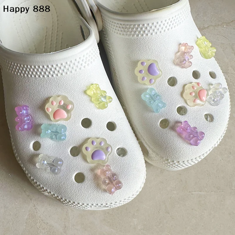 

Набор из 14 светящихся украшений для обуви: медведь и следы от лап, съемные аксессуары для сабо, декоративные шармы для обуви