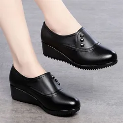 2024 Faux leather wedged flats women's button deco loafers middle aged woman comfortle dressy shoes ladies autumn office flats