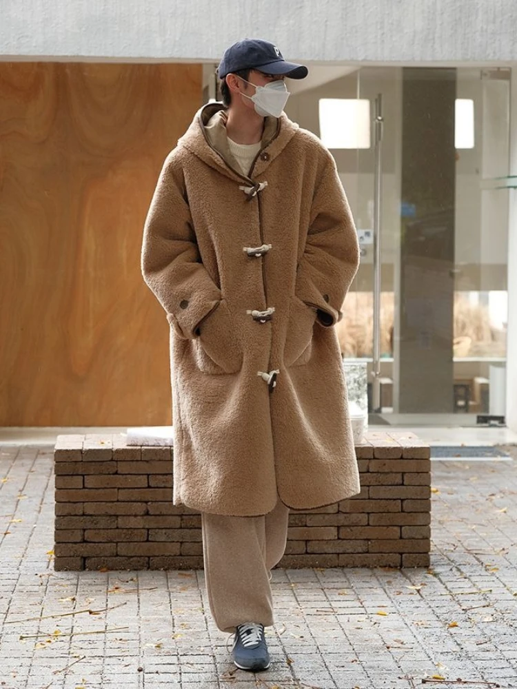

Luxury Brand Trend Fur Trench Coats Men Winter Warm Loose Mid-Length Shearling Coat Horn Buttons Faux Fur Jackets Outerwear