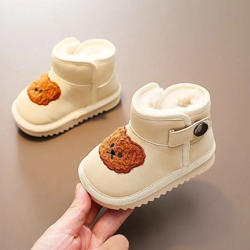 Botas de nieve para bebé, nueva bota de invierno para niña con bota de felpa para niño, bota corta antideslizante para niña, botas de moda para niño, zapatos versátiles para niña