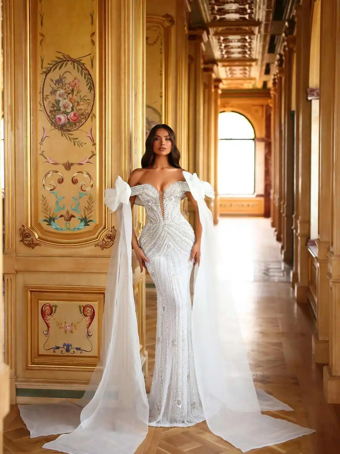 ปิดไหล่คริสตัลชุดแต่งงานแฟชั่นประดับด้วยลูกปัดลูกไม้ชุดนางเงือกความยาวชั้น vestidos de novia ที่กําหนดเอง