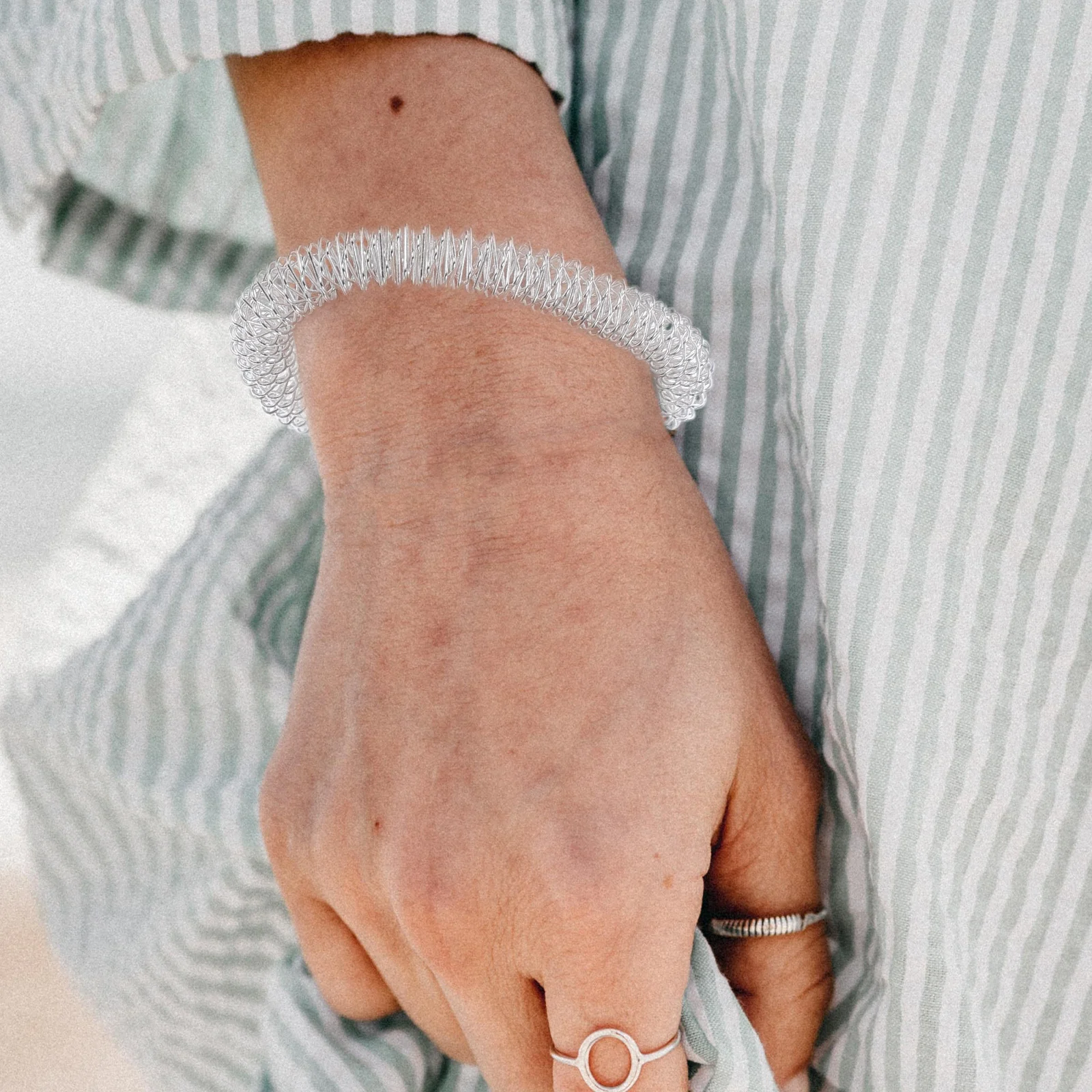 2 قطعة حلقات تدليك المعصم الدوائر المعدنية بالضغط الإبري لتعب اليد على المدى الطويل استخدام الكمبيوتر المسنين الصينية #2