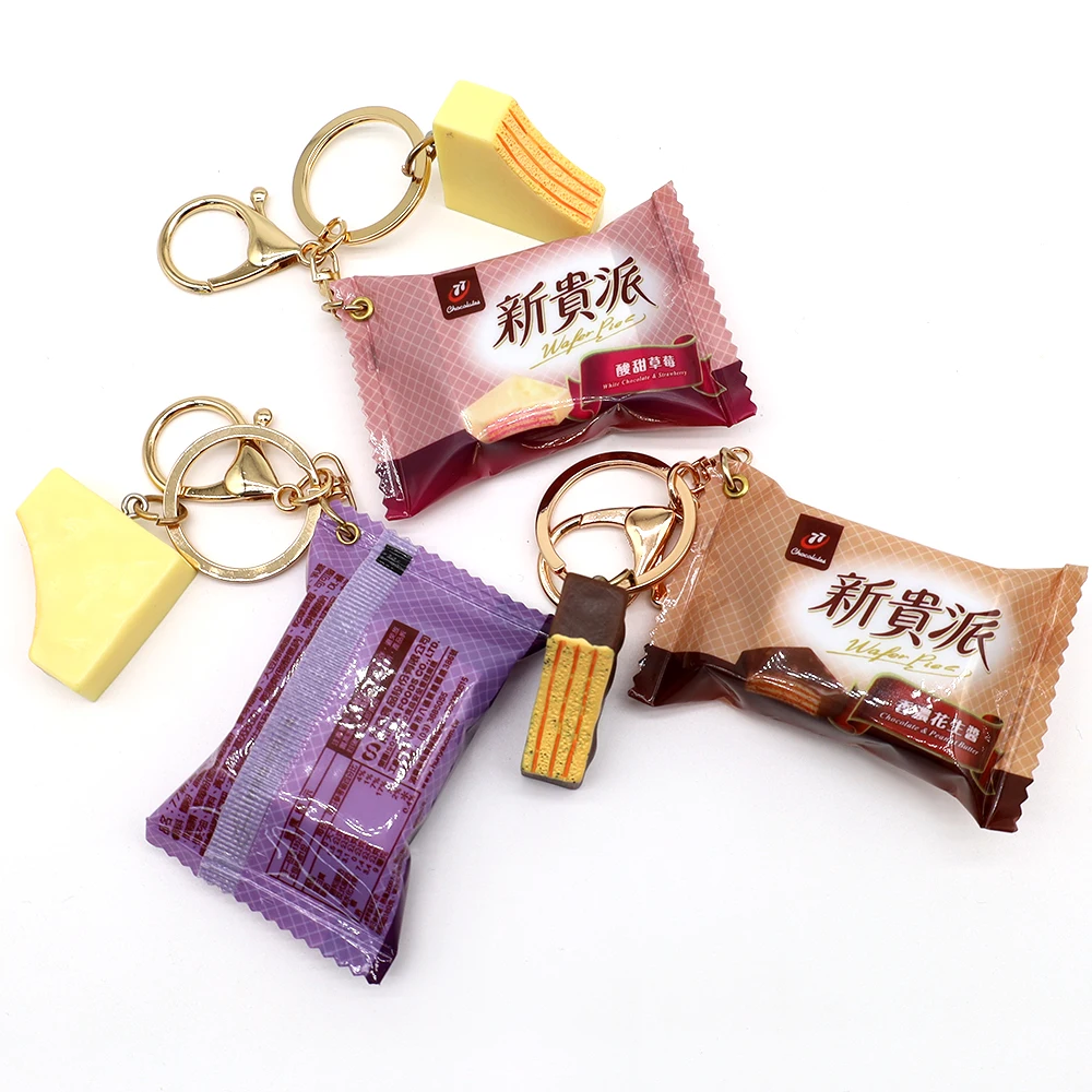 Simulation food toy chocolate pie keychain mini strawberry wafer biscuit pendant delicious food bag mobile pendant