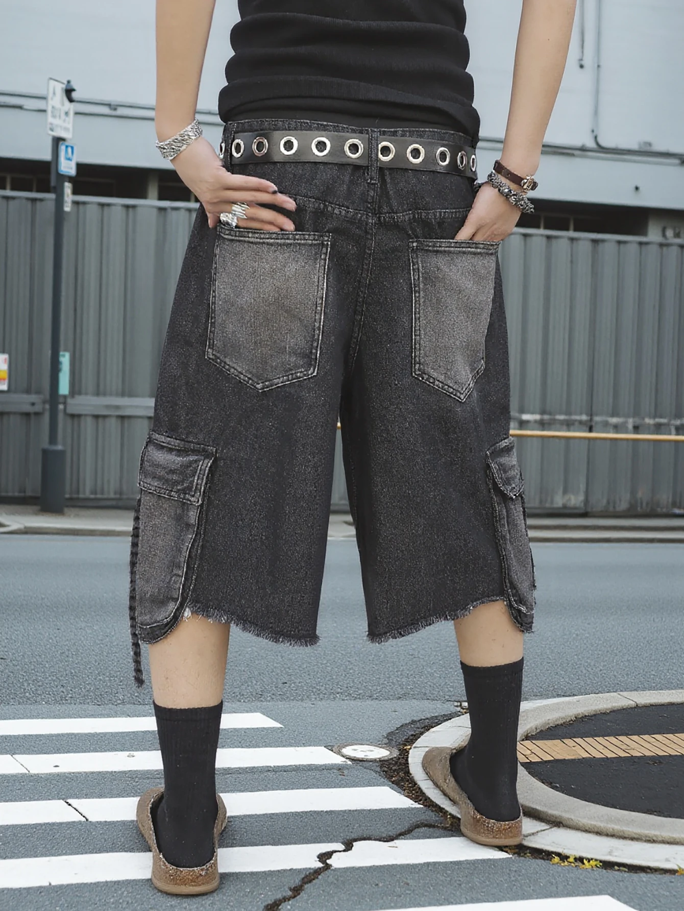 Men's Y2K Cargo Denim Jorts, Black Washed Frayed Hem Multi-Pocket Baggy Knee Length Wide Leg Jean Shorts, Streetwear Loose Denim