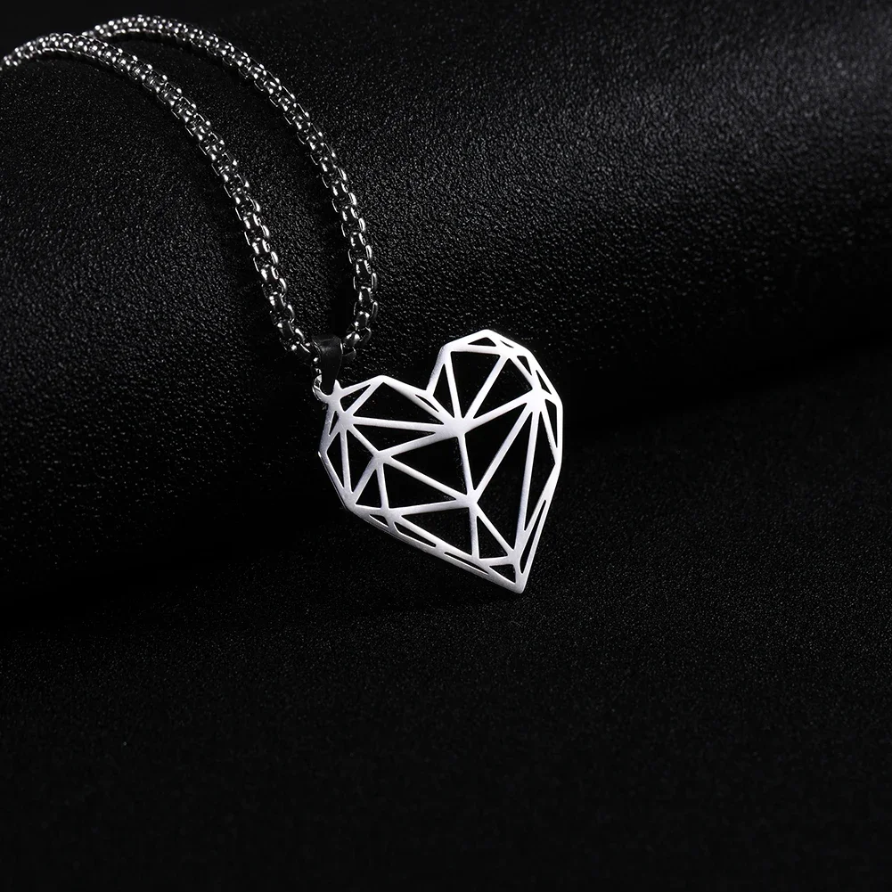 Skyrim Fashion Big Hollow Heart Pendant Charm Necklace Women Stainless Steel Simple Long Box Chain Necklaces Jewelry Gift