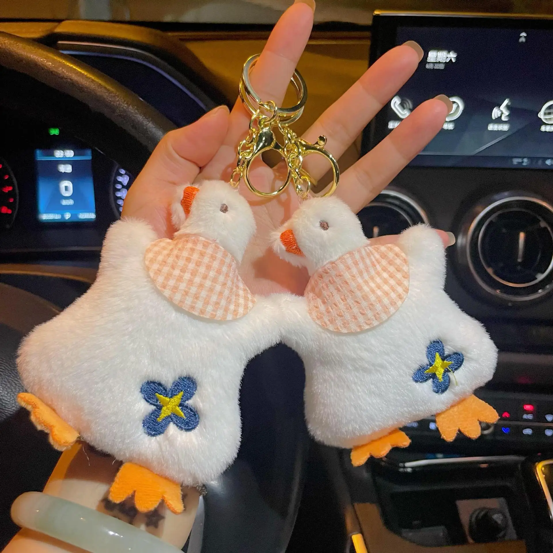 Cartoon Plush White Goose Brooch Stuffed Doll Keychain Pendant Coat Sweater Scarf Badge Pins Bag Decor