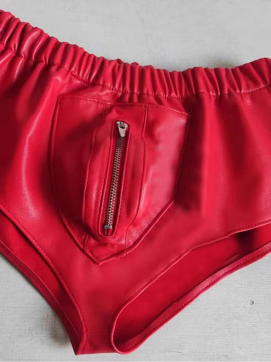 

Mauroicardi весна-лето мягкие красные шорты из искусственной кожи для мужчин заклепка роскошная дизайнерская эмо-одежда мужское нижнее белье сексуальные стринги 2025