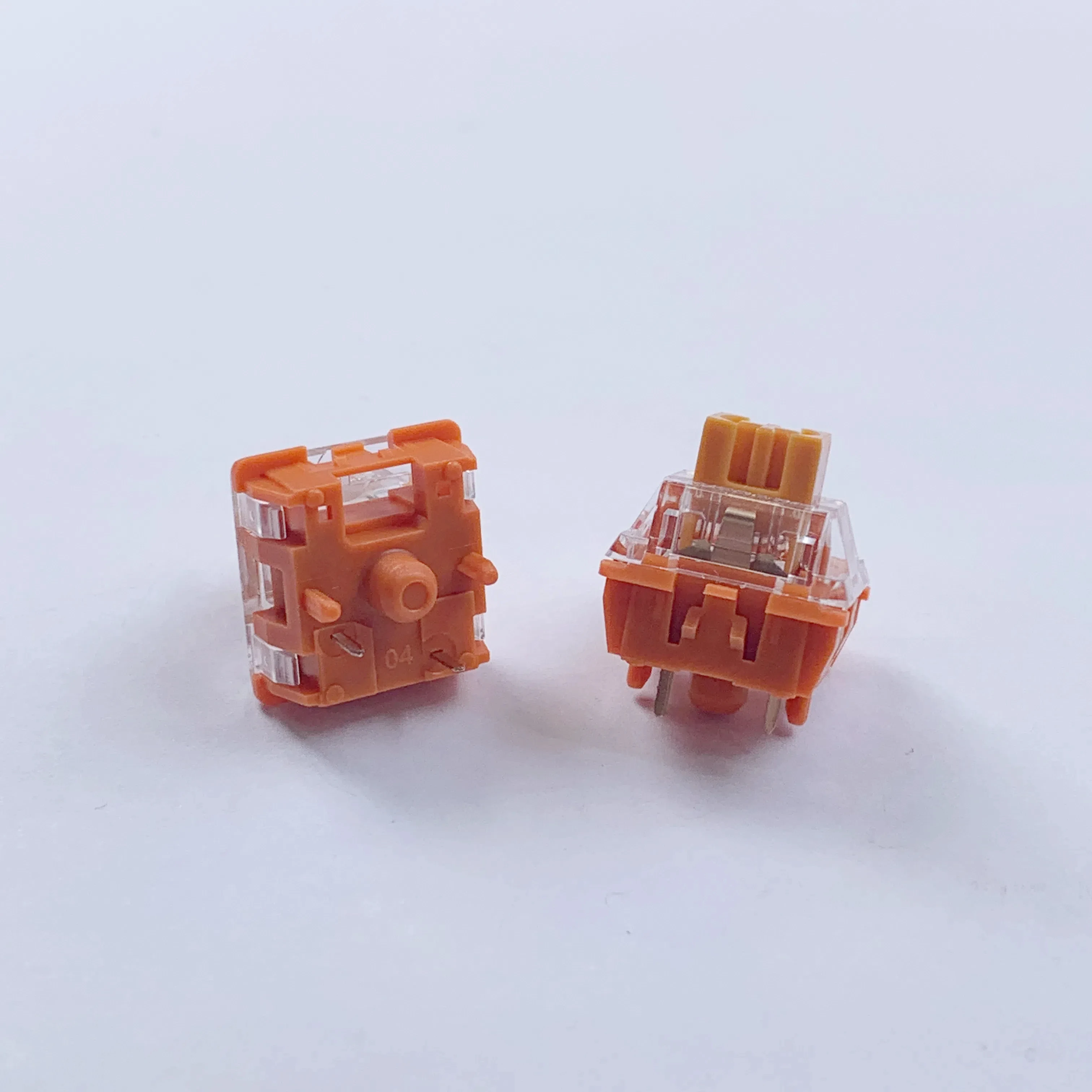 Fabricante de eje de teclado mecánico intercambiable en caliente personalizado lineal de 5 pines con interruptor naranja lubricado