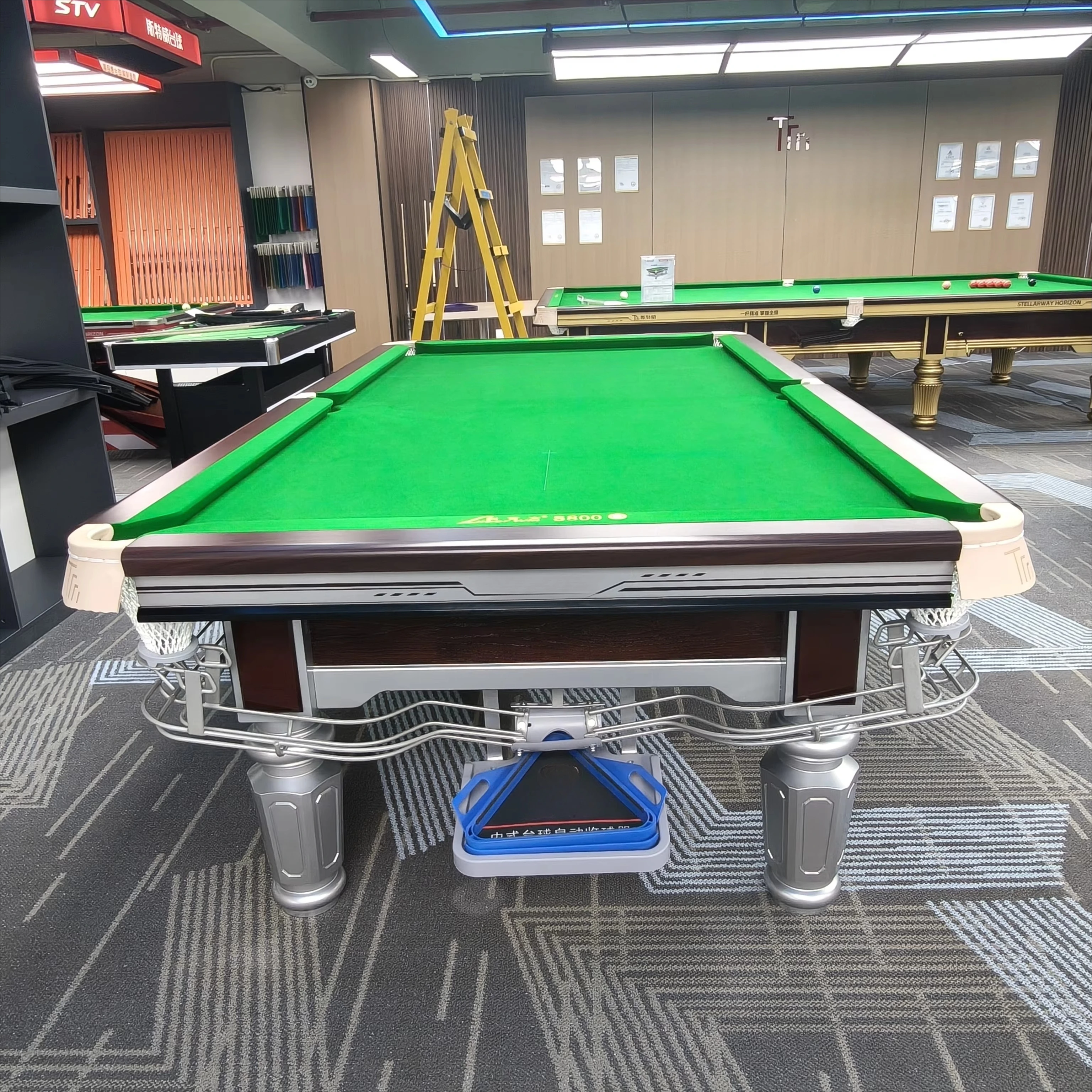Professional Luxury Home Pool Table, 7ft/8ft/9ft Snooker Table with Ball Return Function, Eco-Friendly Billiard Table for Indoor