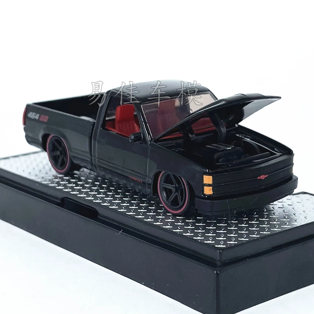 M2 Machines 1/64 1992 C1500 SS 454 WMTS17 Black Die-cast Alloy Car Model Collection Gift Toy