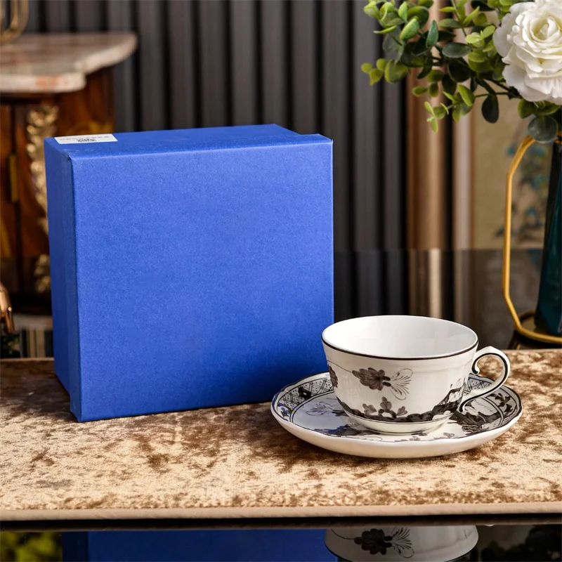 High-end Oosterse Serie Koffiekop en Schotel Keramische Mok Roze Geel Blauw Groen Bedrukte Borden Theekop Set Geschenkdoos Souvenir