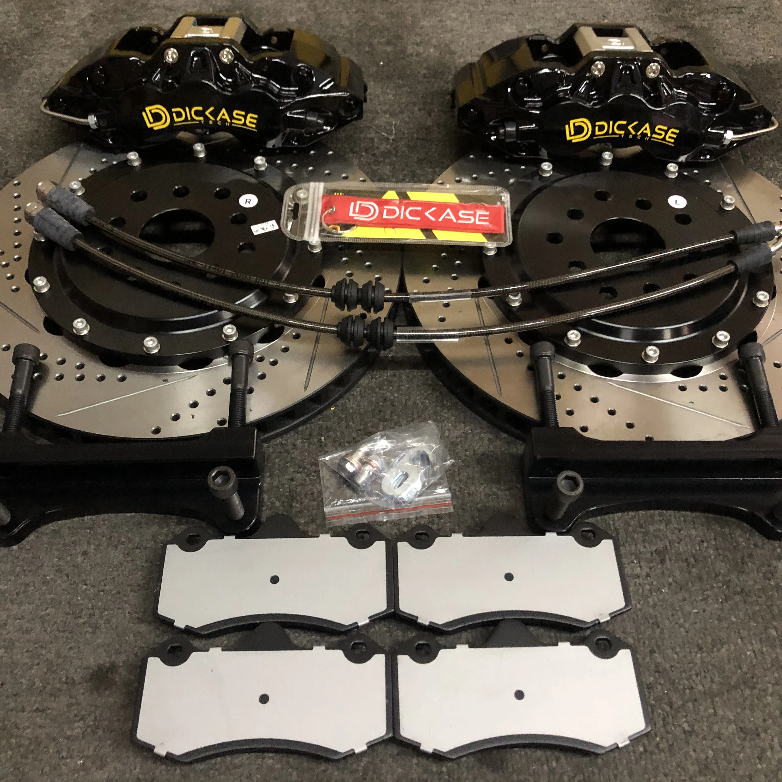 

Высокопроизводительные 6-поршневые суппорты с дисками 355*32 мм для Mitsubishi Pajero 2008 V87, после установки на конкретную модель автомобиля