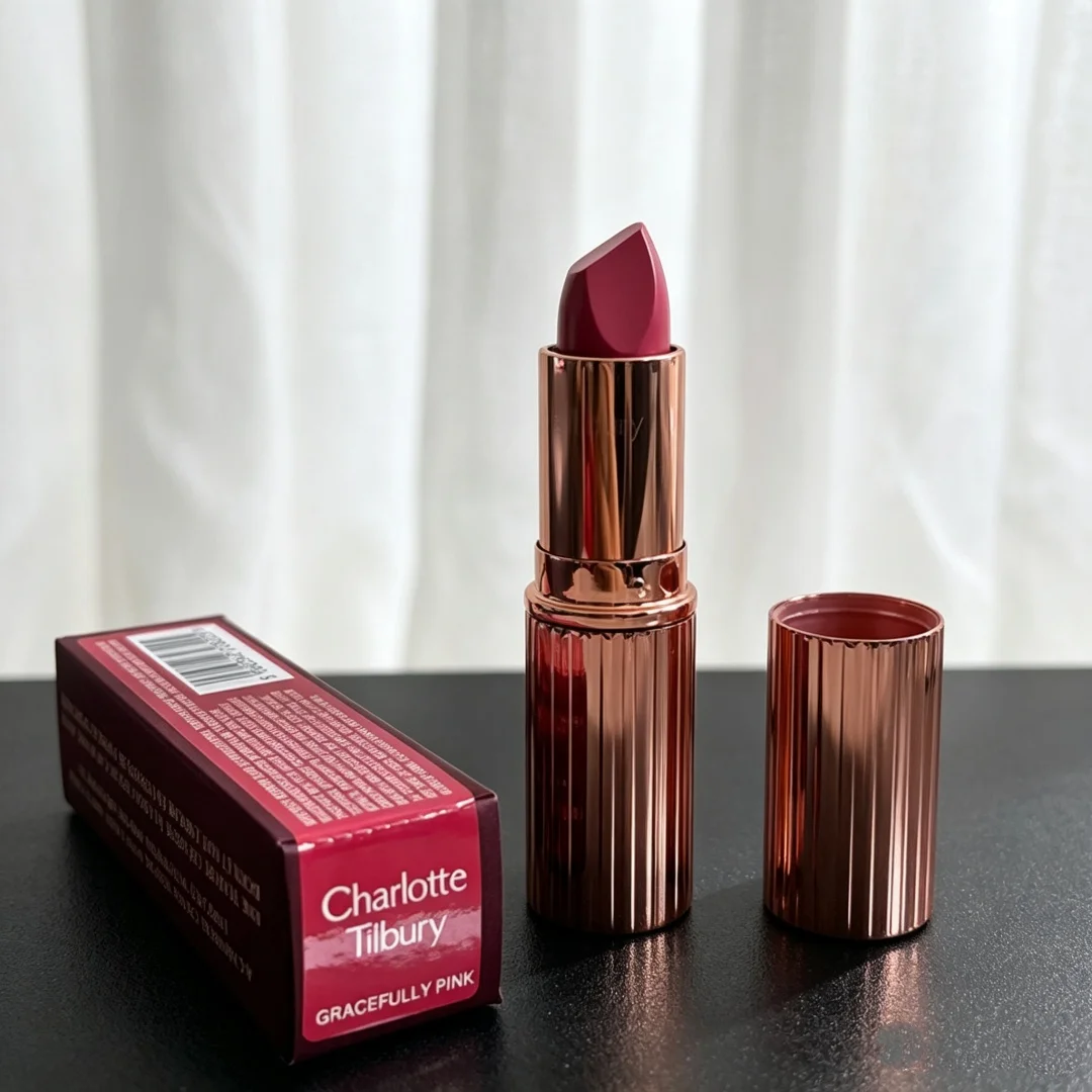 Charlotte Tilbury Contour Wand Lip Cheek Glow Matter Lippenstift Pinsel Fixierspray Make-up Aufbaubar Feuchtigkeitsspendend Langanhaltend Wasserfest
