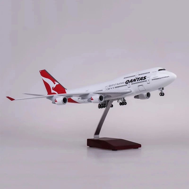 

1/150 Scale B747 Airplane Model Australia Qantas Air Lines 47cm Diecast Resin Airplane With Led Lights And Wheels For Decoration