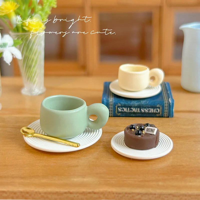 1 pçs casa de bonecas francês retro mini alto pé alívio marca xícara café com alça cena em miniatura decoração high end canecas