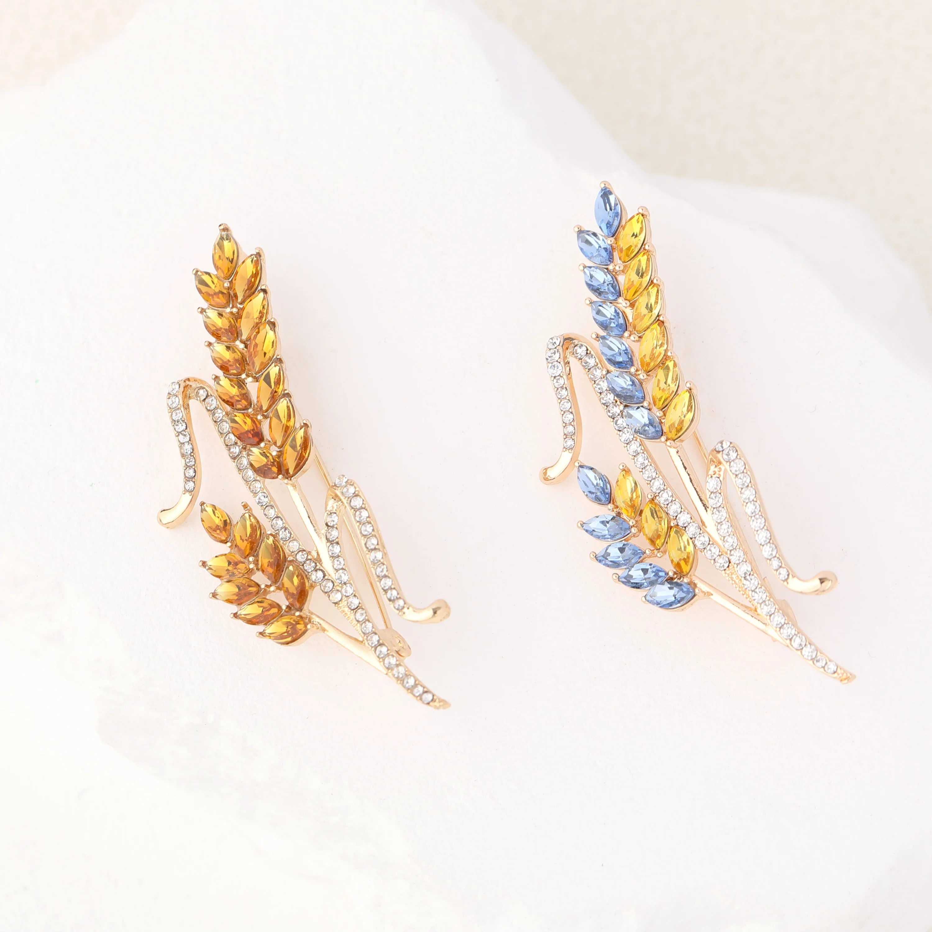 Fashion Women Jewelry Accessories Wholesale Three Head Wheat Brooch Ukraine Badge Shiny Rhinestone Lapel Pin For Luxury Clothing