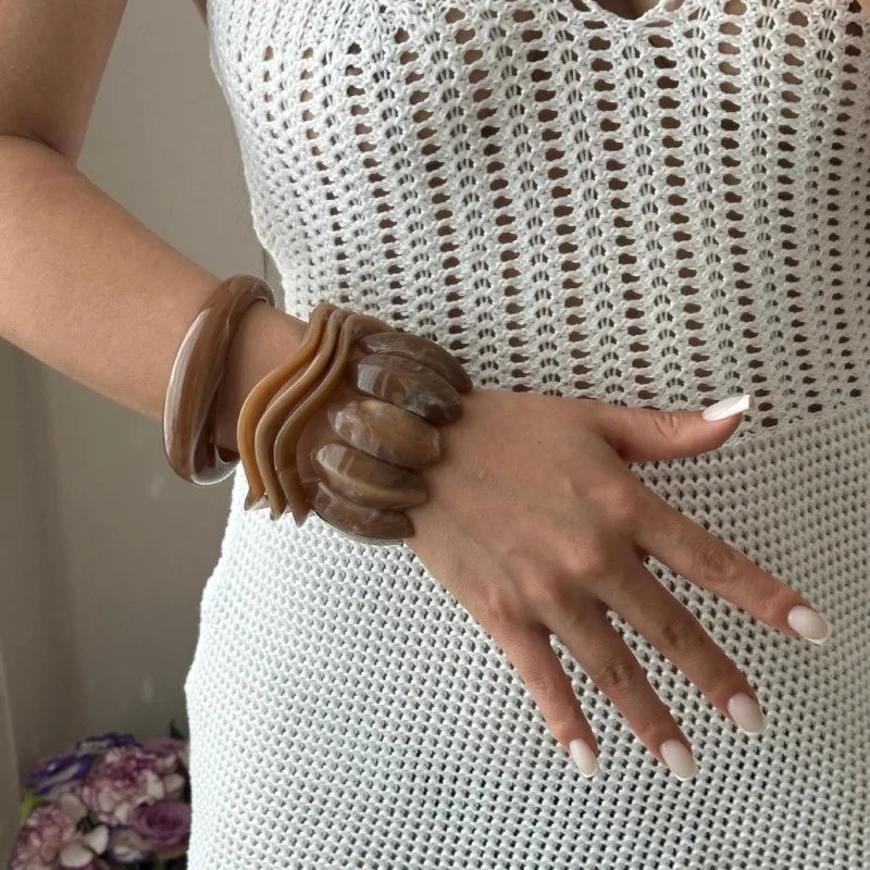 Maillard Coffee Color Resin Acrylic Bracelets Bangles Irregular Wide Cuff Bracelets Smudge Bangles for Women Retro Hand Jewelry