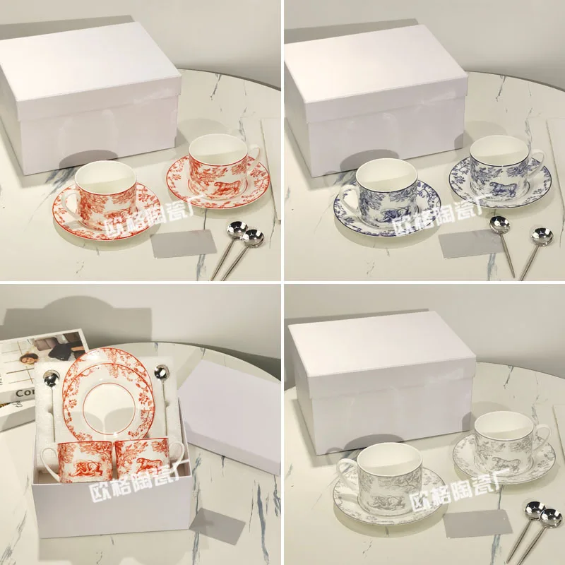 

Кофейная чашка в европейском стиле, набор ложек с блюдцем, послеобеденный чай, красный чай, 2 чашки, 2 блюдца, подарочная коробка