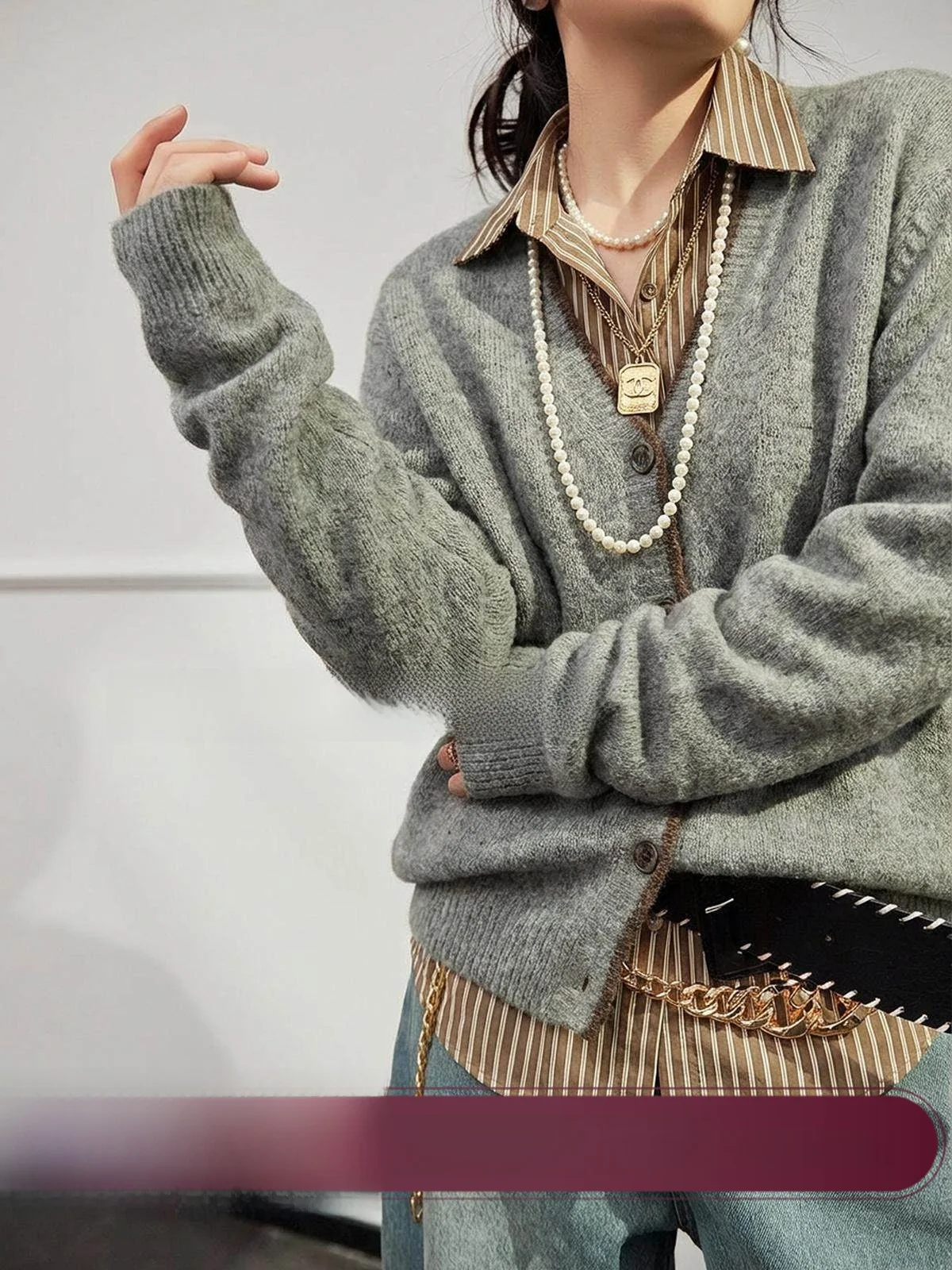 

Вязаный свитер U×LAB для женщин с V-образным вырезом и звездным узором, осенняя новинка, кардиган с длинными рукавами для повседневной носки