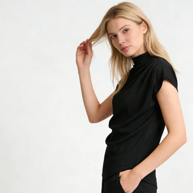 

Модная повседневная футболка с уникальным дизайном, приталенная, с плиссировкой и воротником-стойкой, весна-лето 2026