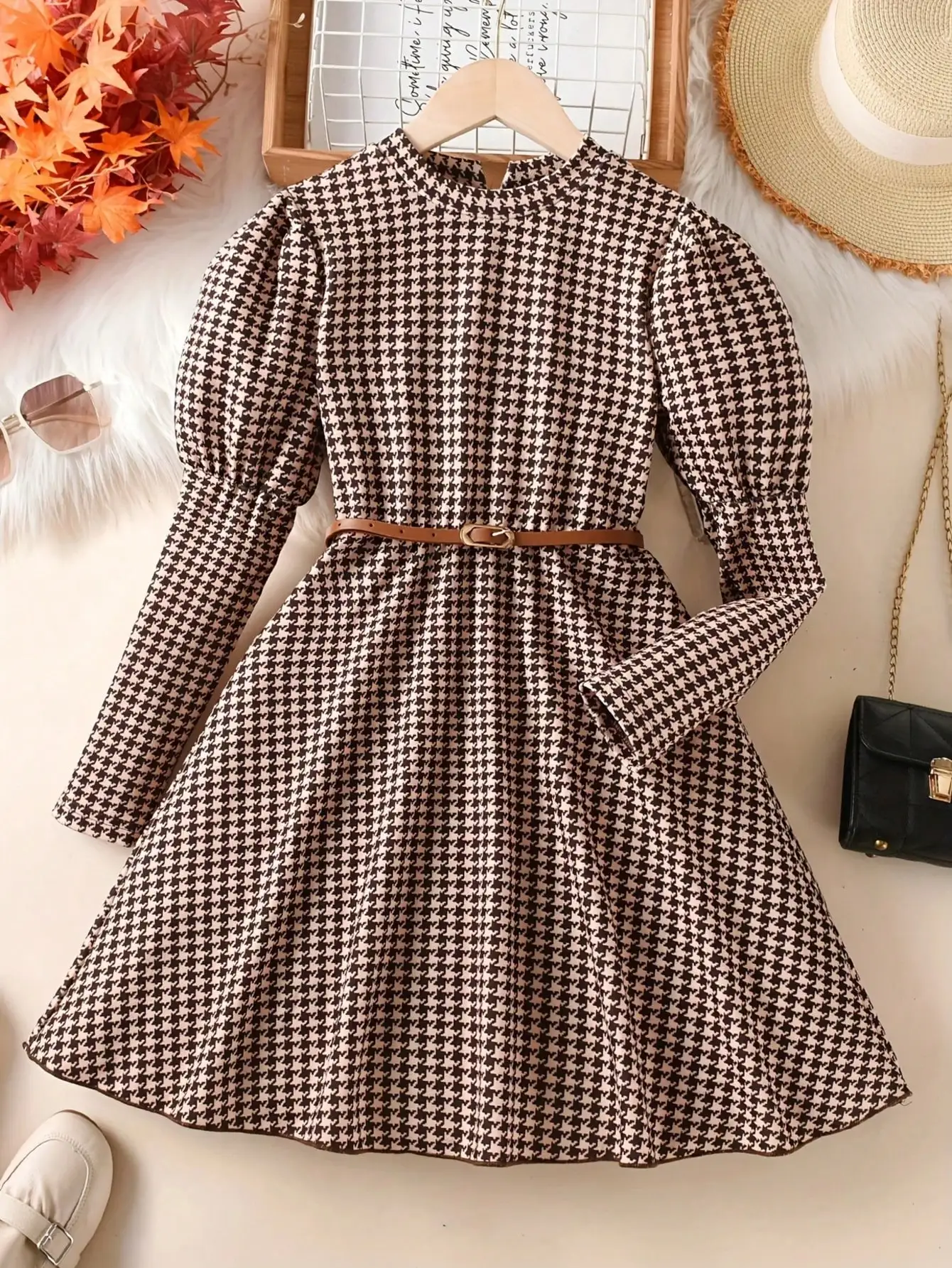 Kinderrock mit Hahnentrittmuster, lässig-elegantes Kleid mit Rundhalsausschnitt, langen Ärmeln und Taillenband, mittellanger Rock für Herbst und Winter für Kinder. – Detail 2