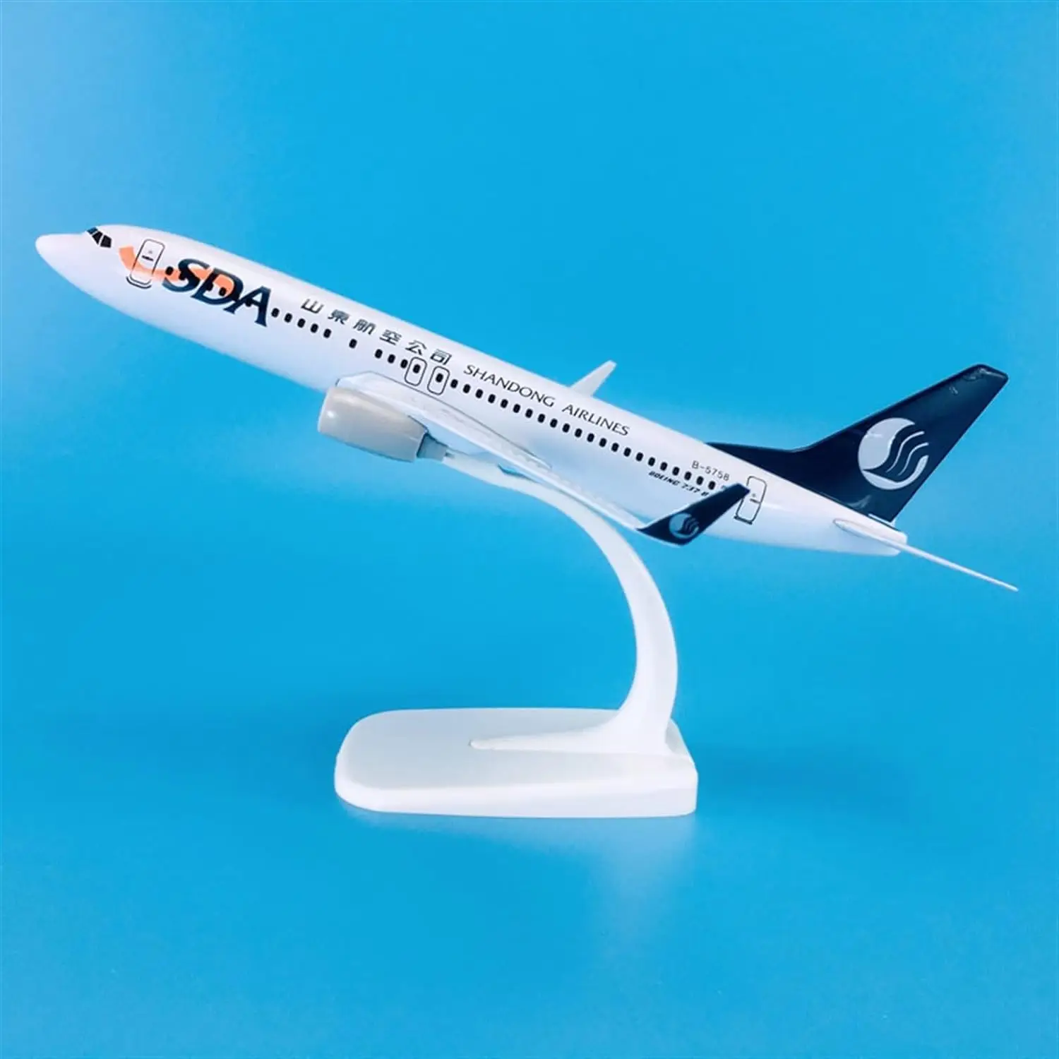 20cm Airplane Aircrafts Boeing B737 for Shandong Airlines Static Die Casting Plane Model With Landing Geal Model Plane Kit colle