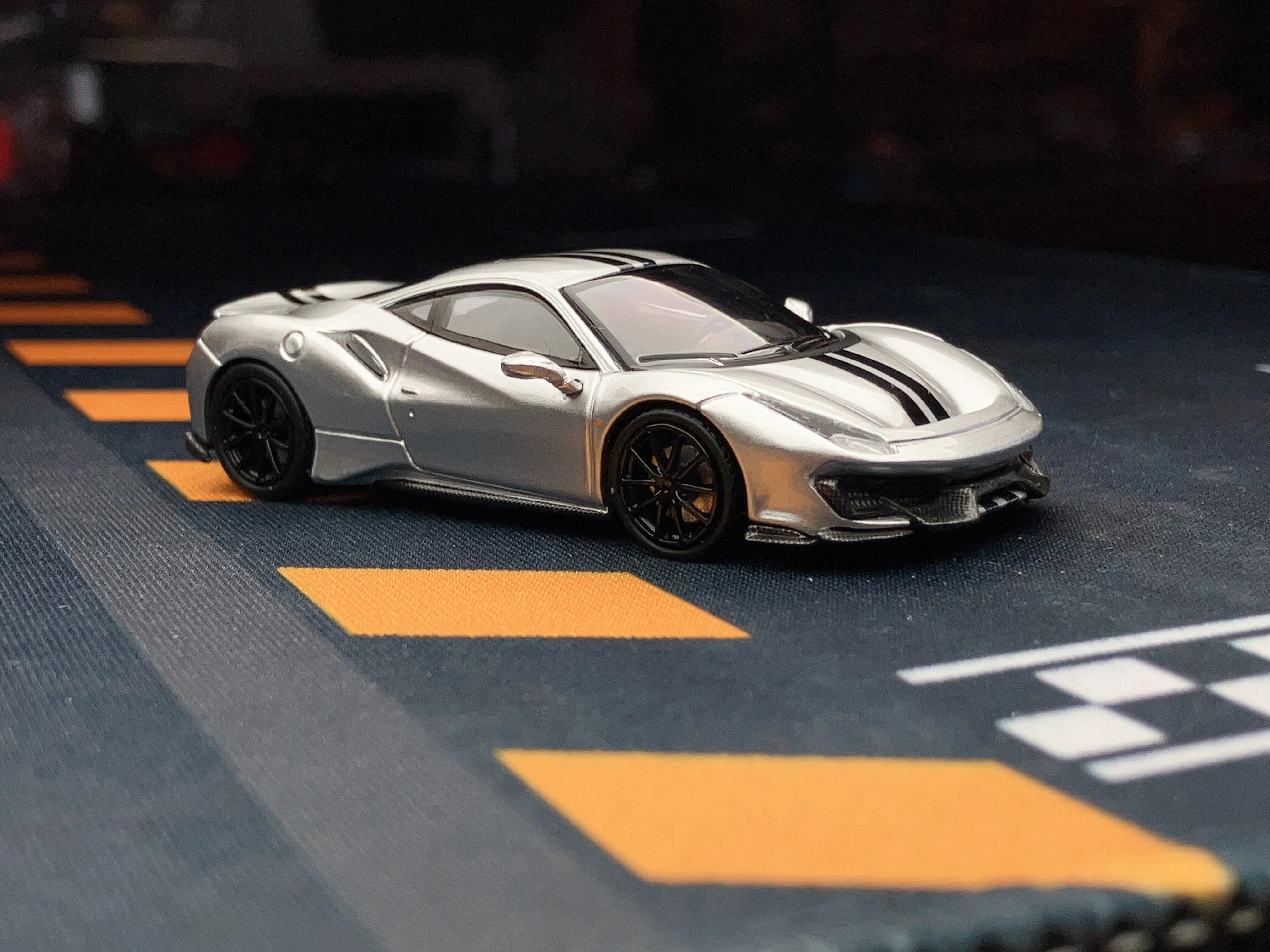 TOC 1:64 488 Pista Coupe Model Sportowy Odlewany z Metalu Samochód
