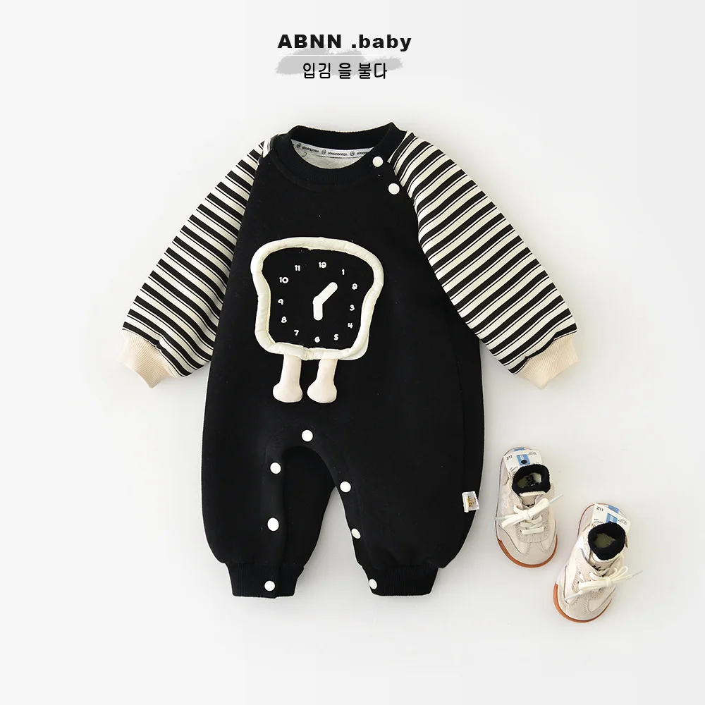 2025 شتاء جديد طفل طويل الأكمام الصوف رومبير الرضع فتاة الكرتون مخطط بذلة زائد المخملية سميكة طفل الملابس الدافئة 0-24 متر